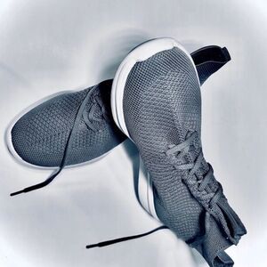 Clarks women’s Ezera mid chukka Boot